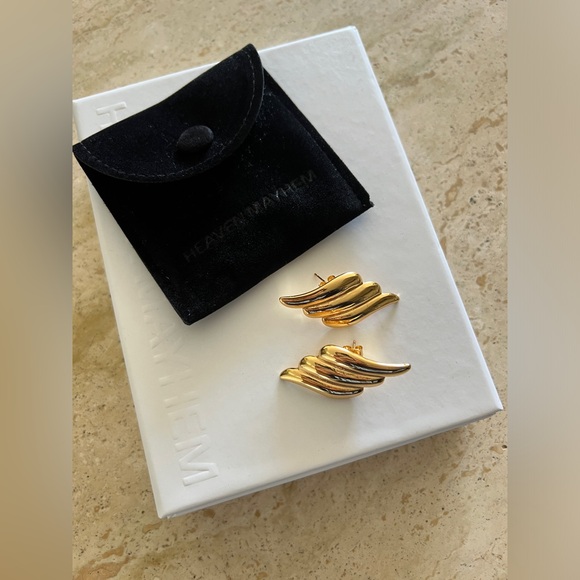 Heaven Mayhem wing gold earrings - Picture 7 of 7